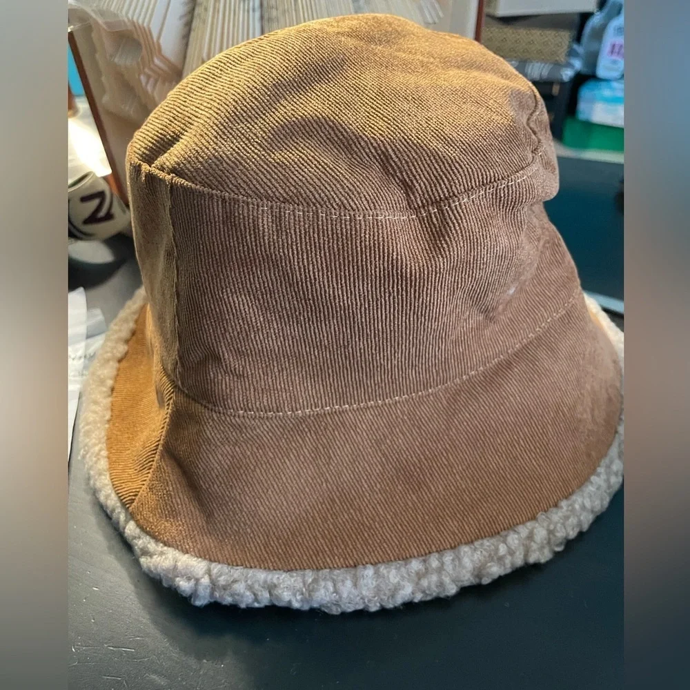 Reversible faux lambswool corduroy bucket hat NWT